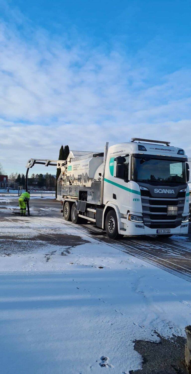 bildet viser en bil som står